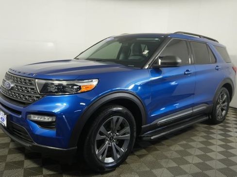 Used 2021 Ford Explorer XLT w/ Equipment Group 202A AWD/4WD image 7