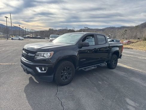 Used 2017 Chevrolet Colorado Z71 w/ Z71 Midnight Edition image 4