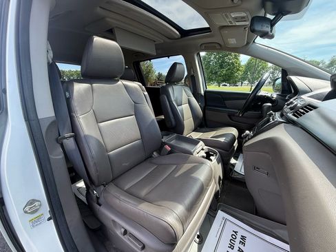 Used 2014 Honda Odyssey Touring Elite image 16