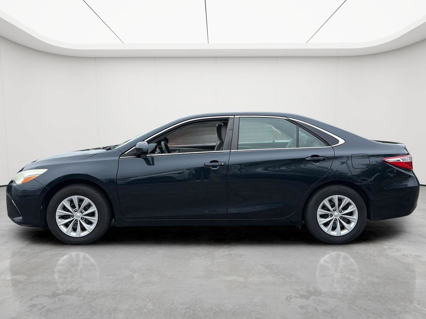 Used 2015 Toyota Camry FWD image 25
