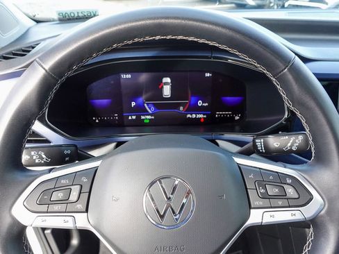 Used 2023 Volkswagen Taos SE w/ Panoramic Sunroof Package image 16