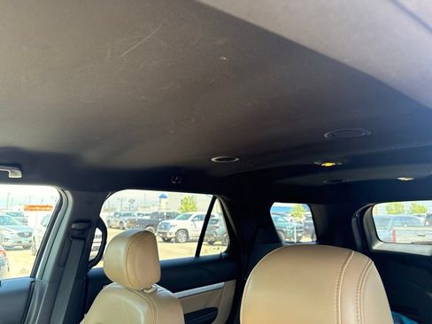 Used 2017 Ford Explorer XLT w/ Equipment Group 202A AWD/4WD image 13