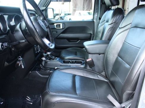 Used 2021 Jeep Wrangler Unlimited Sahara AWD/4WD image 31