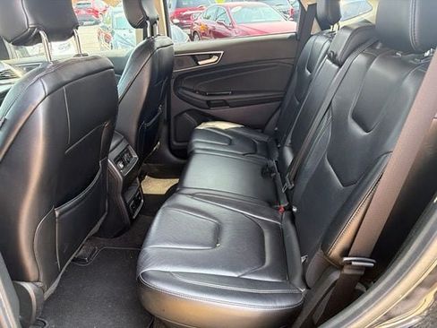 Used 2019 Ford Edge Titanium AWD/4WD image 16