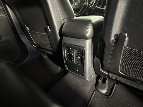 Used 2020 Jeep Grand Cherokee Laredo w/ Laredo X Package image 26