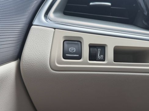 Used 2023 Cadillac XT5 Premium Luxury FWD image 28