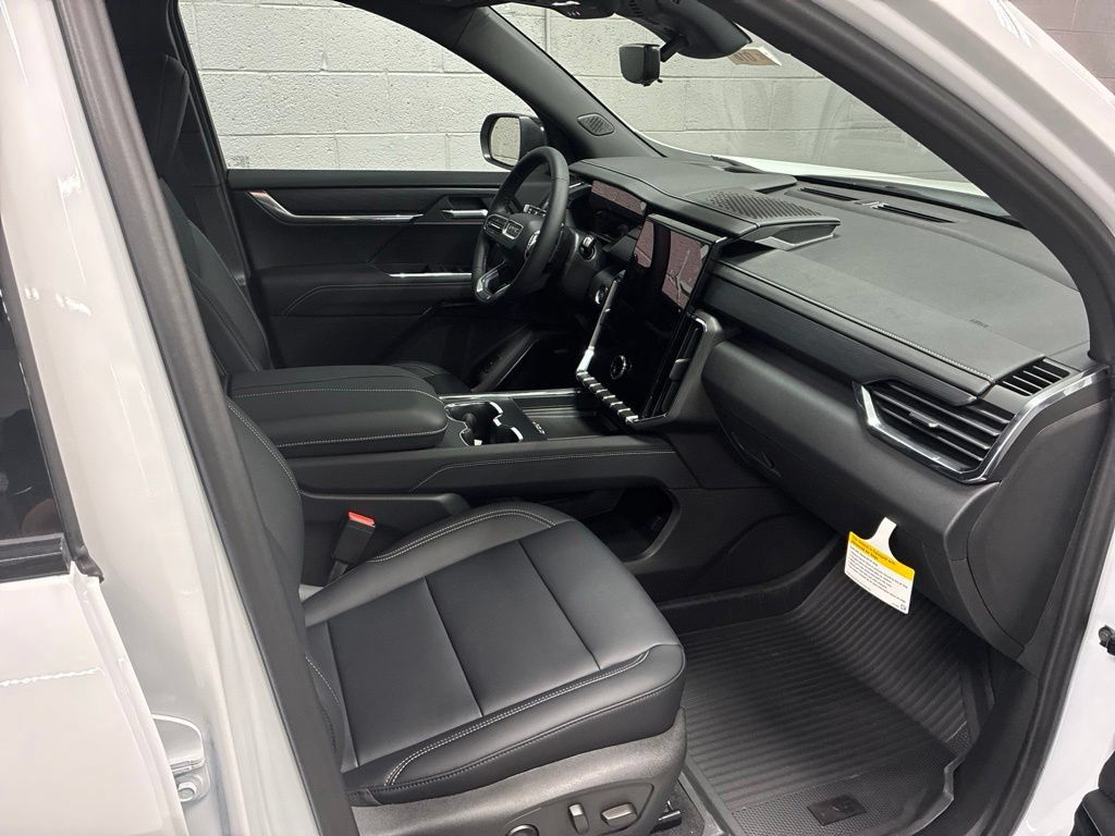 New 2027 GMC Acadia Elevation w/ Black Edition AWD/4WD image 7