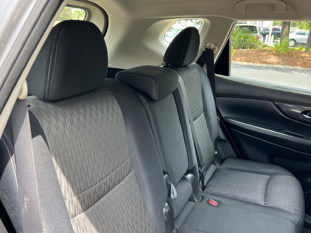 Used 2017 Nissan Rogue S FWD image 19