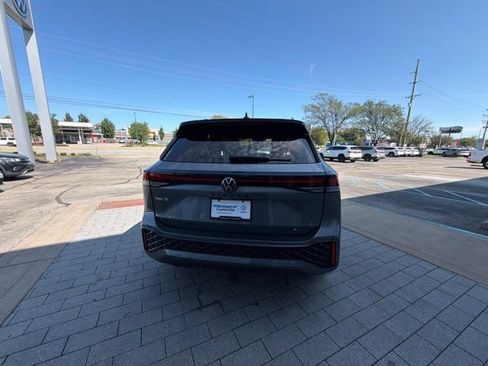 Used 2025 Volkswagen Tiguan SE R-Line AWD/4WD image 15