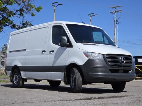 Used 2022 Mercedes-Benz Sprinter 1500 image 10
