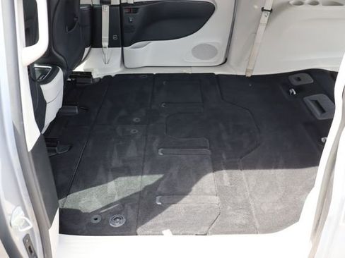 Used 2018 Chrysler Pacifica Limited FWD image 45