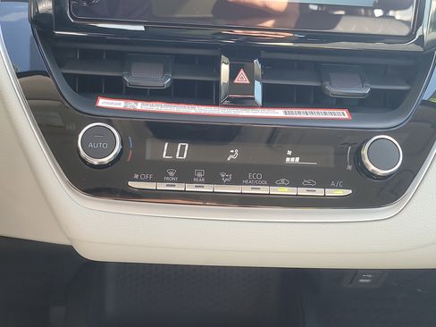 Used 2025 Toyota Corolla LE image 23