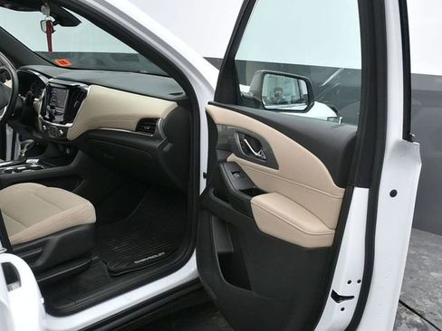 Used 2023 Chevrolet Traverse LS image 12