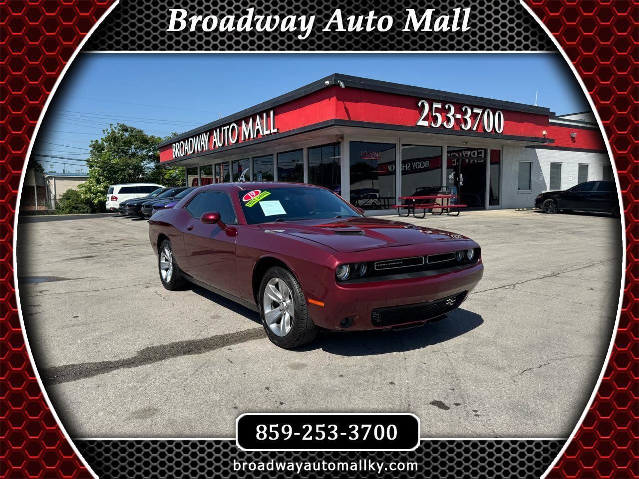 Used 2019 Dodge Challenger SXT RWD image 1