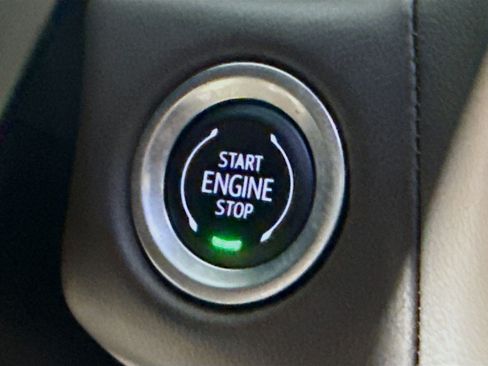 Used 2024 Chevrolet Suburban LT RWD image 21