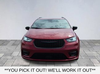 Used 2025 Chrysler Pacifica Limited FWD video 2