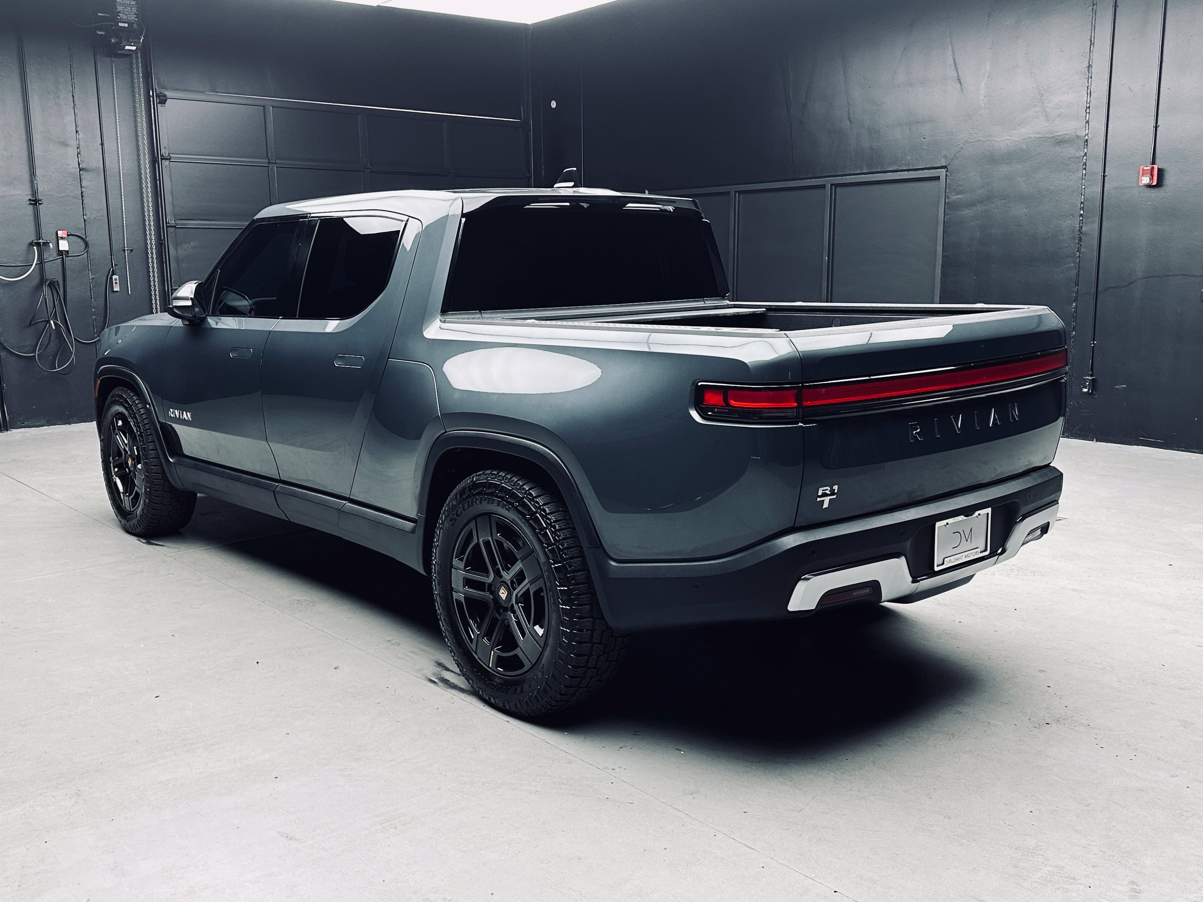 Used 2024 Rivian R1T Adventure Dual AWD/4WD image 6