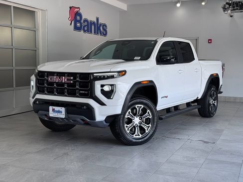 Certified 2024 GMC Canyon AT4 w/ AT4 Premium Package AWD/4WD image 2
