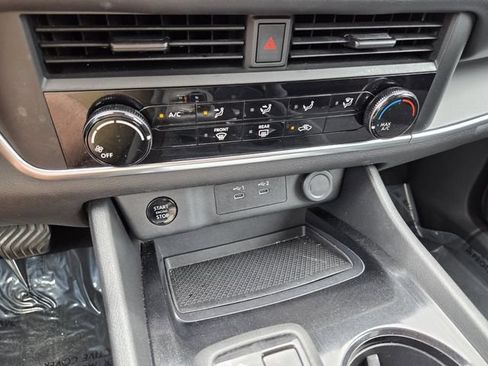 Used 2024 Nissan Rogue S FWD image 23