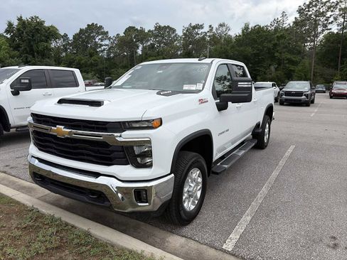 Used 2025 Chevrolet Silverado 2500 LT AWD/4WD image 4