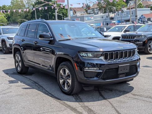 Used 2023 Jeep Grand Cherokee 4WD 4xe image 4