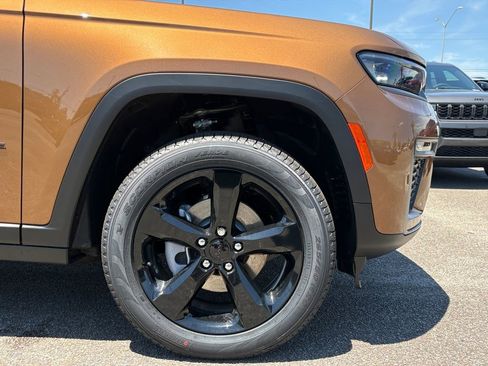 New 2026 Jeep Grand Cherokee Limited w/ Limited Altitude Package RWD image 22