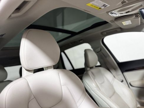 Used 2018 Volvo XC90 T6 Momentum w/ Convenience Package image 14