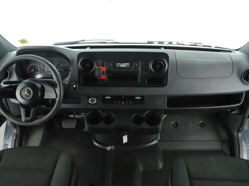 Used 2019 Mercedes-Benz Sprinter 170 image 2
