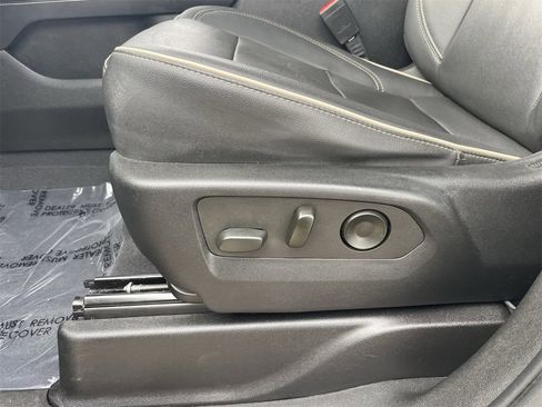 Used 2022 GMC Yukon SLT w/ SLT Premium Package image 22