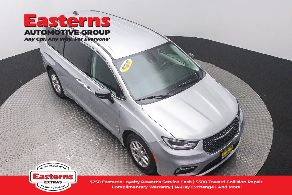 Used 2024 Chrysler Pacifica Touring-L FWD image 4