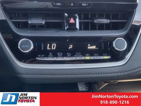 Used 2025 Toyota Corolla SE w/ SE Premium Package FWD image 20
