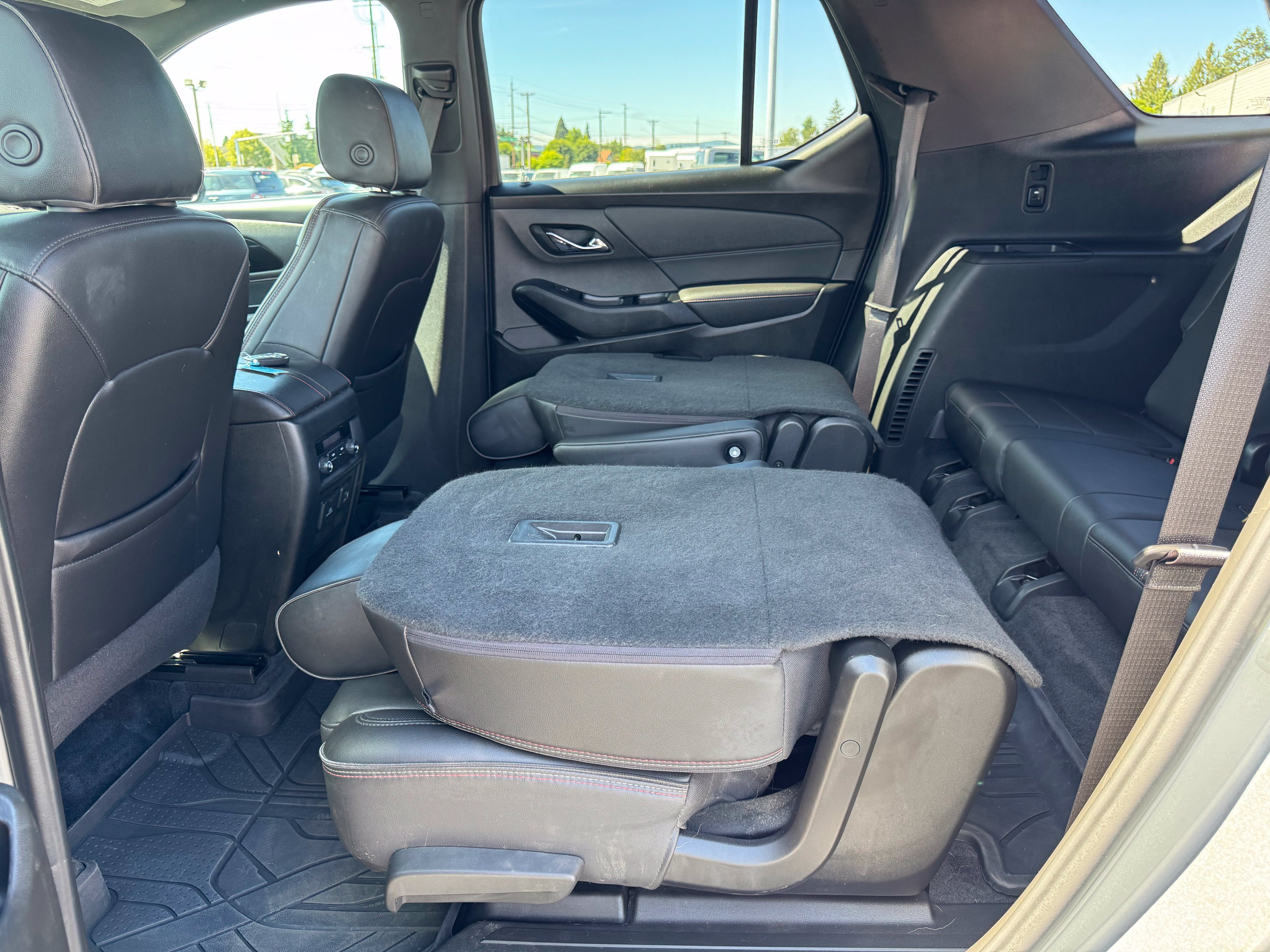 Used 2023 Chevrolet Traverse RS w/ LPO, Cargo Package AWD/4WD image 28