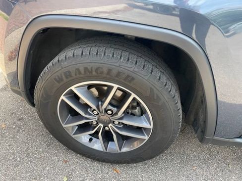 Used 2019 Jeep Grand Cherokee Limited w/ Trailer Tow Group IV AWD/4WD image 9