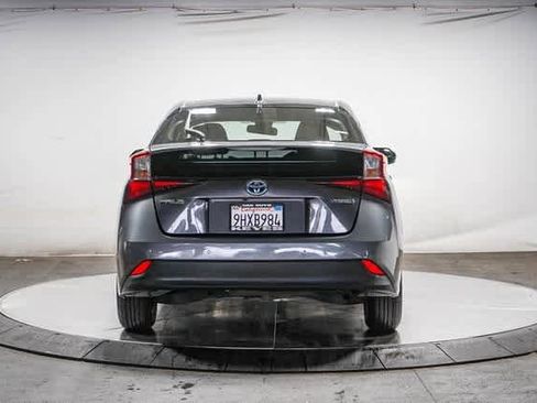 Certified 2020 Toyota Prius LE image 4
