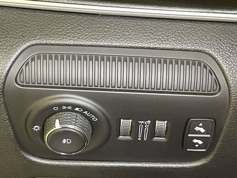 Used 2022 Jeep Wagoneer Series I w/ Premium Group I AWD/4WD image 39