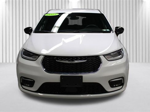 Used 2025 Chrysler Pacifica Select image 44