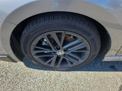 Used 2025 Toyota Camry SE image 12