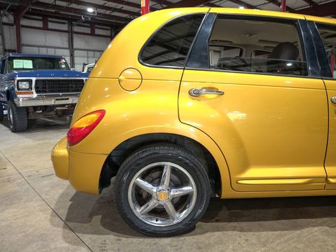 Used 2002 Chrysler PT Cruiser Limited FWD image 9