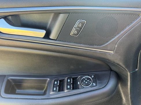 Used 2022 Ford Edge SE w/ Black Appearance Package AWD/4WD image 9