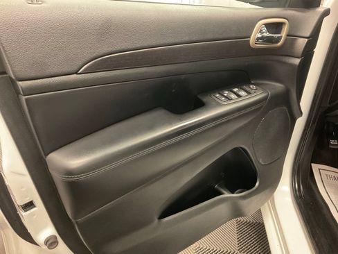 Used 2015 Jeep Grand Cherokee Altitude AWD/4WD image 14