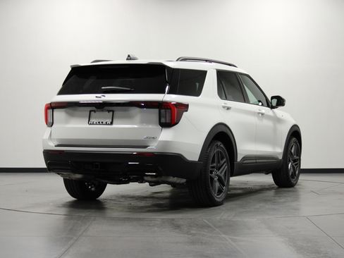 New 2026 Ford Explorer ST-Line w/ ST-Line Street Pack image 4