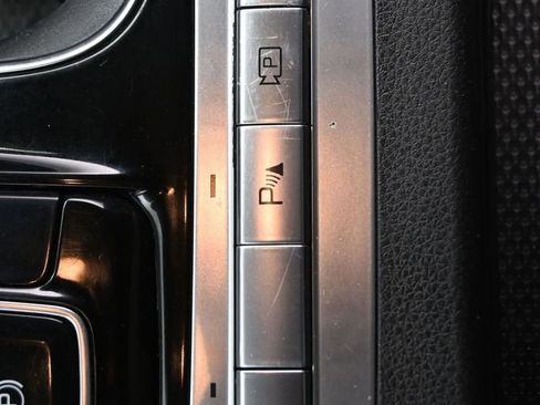 Used 2022 Kia Carnival EX FWD image 22