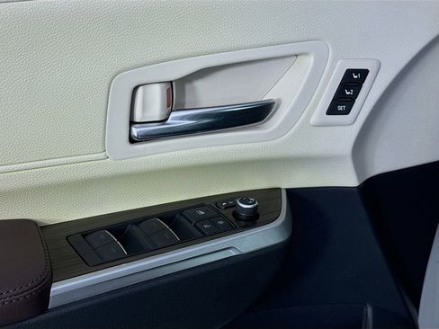 Used 2022 Toyota Sienna Platinum image 24