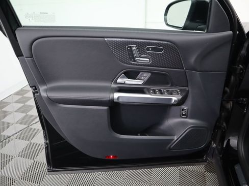 Certified 2025 Mercedes-Benz GLB 250 4MATIC image 24