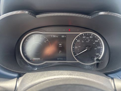 Used 2025 Nissan Versa SV FWD image 38