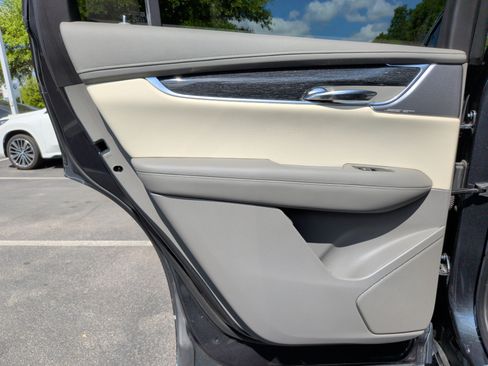 Used 2020 Cadillac XT6 Premium Luxury image 41