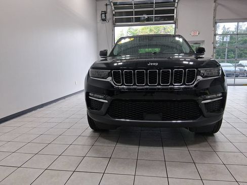 Used 2023 Jeep Grand Cherokee Limited AWD/4WD image 2