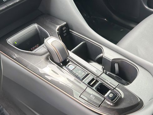 Used 2024 Toyota Crown Platinum image 28