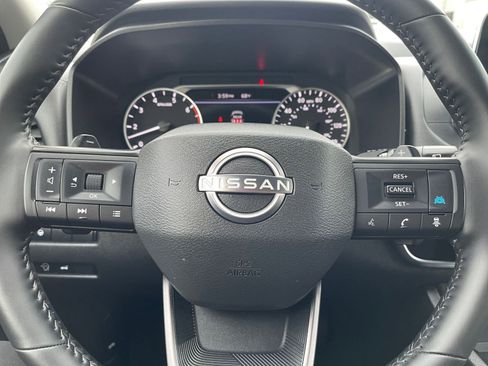 Used 2025 Nissan Rogue SV image 30