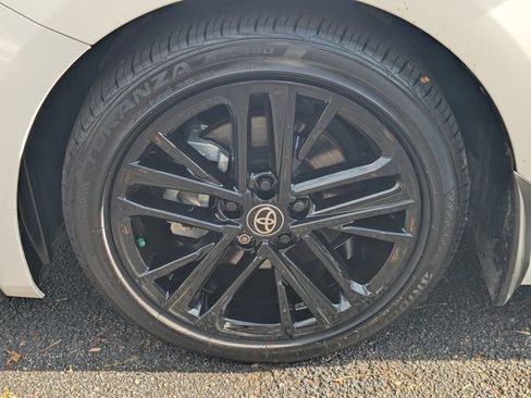 Used 2025 Toyota Camry SE image 11